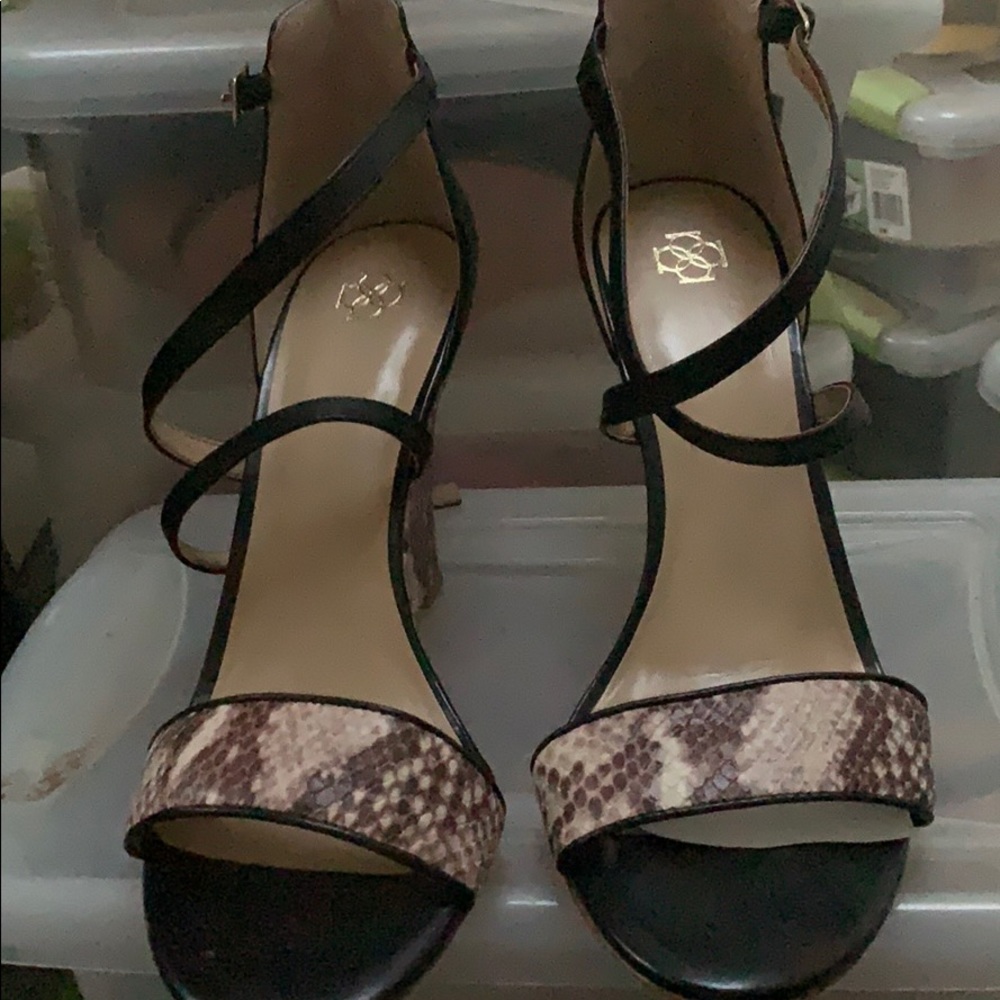 Snake like shoe